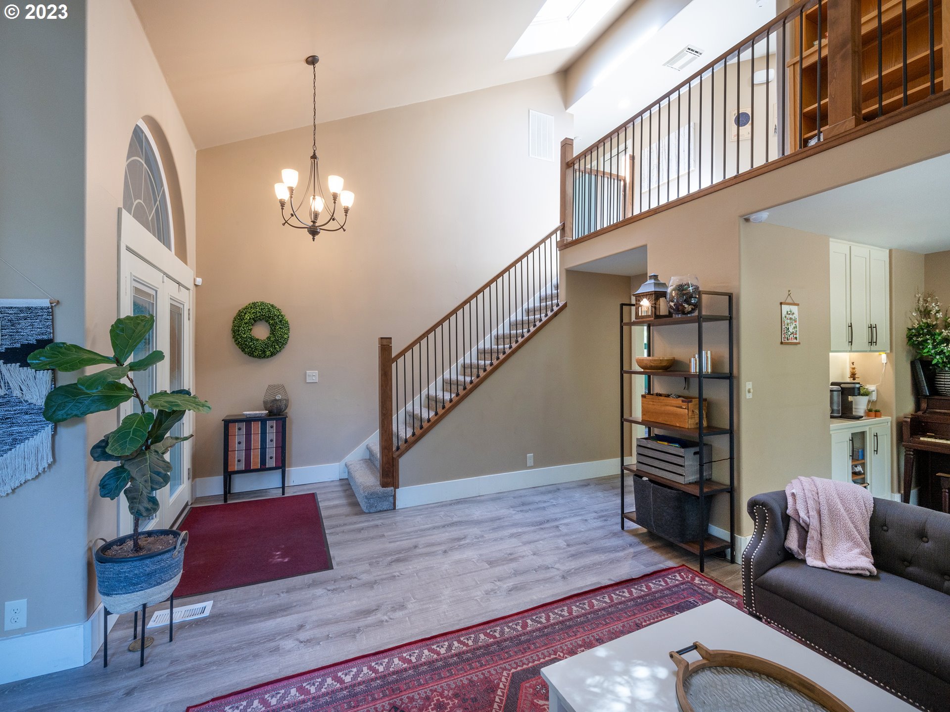 3875 Ashford Drive Eugene, OR 97405 - Photo 8 of 44 a living room with furniture