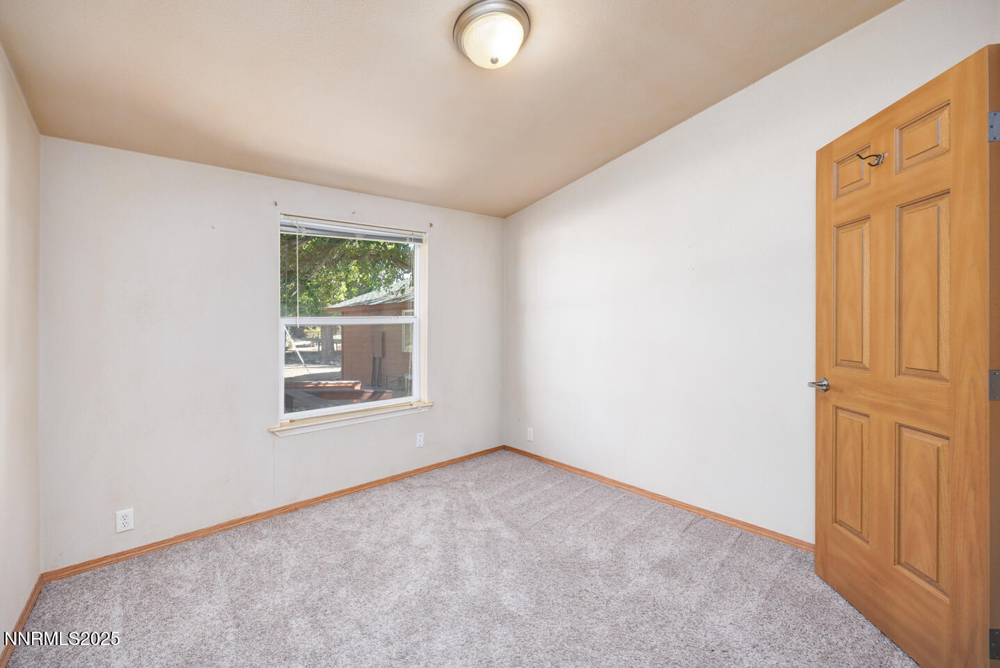 1480 River View Drive Fallon, NV 89406 - Photo 12 of 32 an empty room with windows and closet