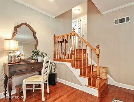 3207 Illinois Road Wilmette, IL 60091 - Photo 2 of 13
