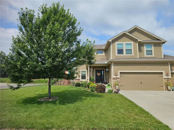 $459,000 | 1406 Silhouette Drive, Kearney, MO 64060
