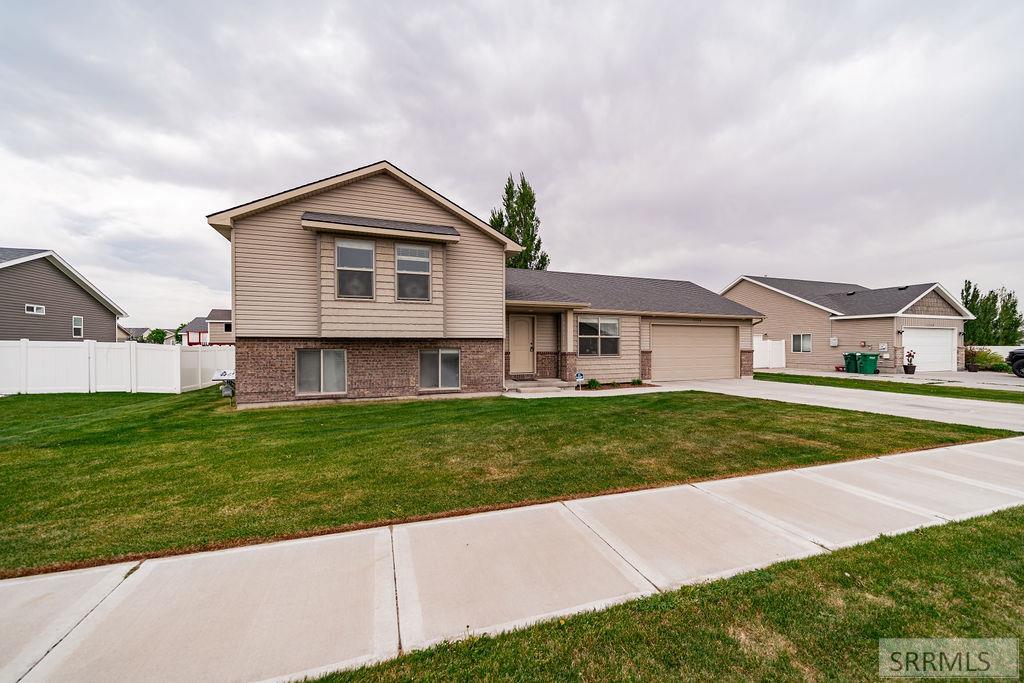 3750 East Ridgeland Drive Idaho Falls, ID 83401 - Photo 1 of 46 Main View