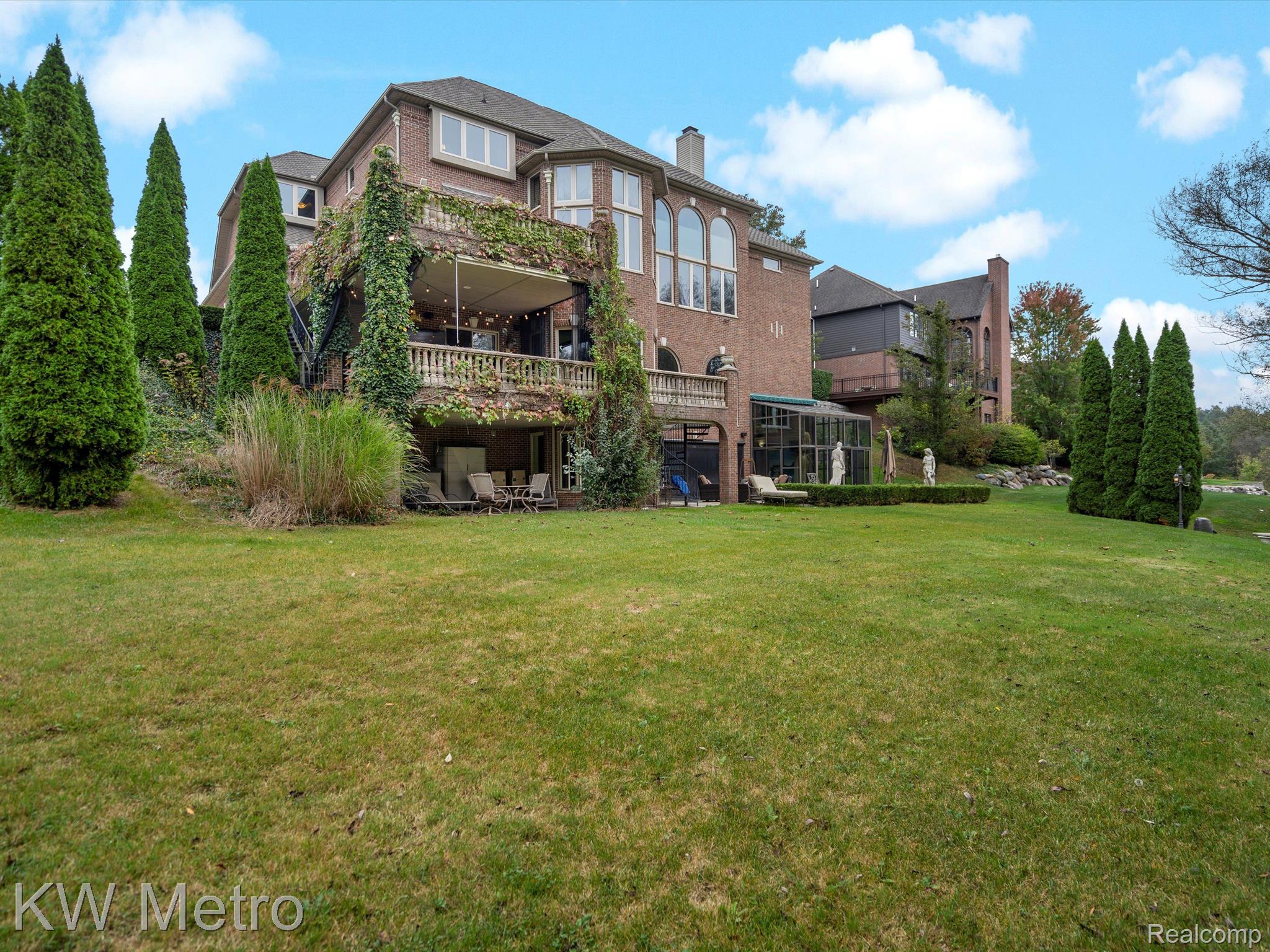 1122 Autumnview Drive Rochester, MI 48307 - Photo 4 of 68 Gallery Image 4