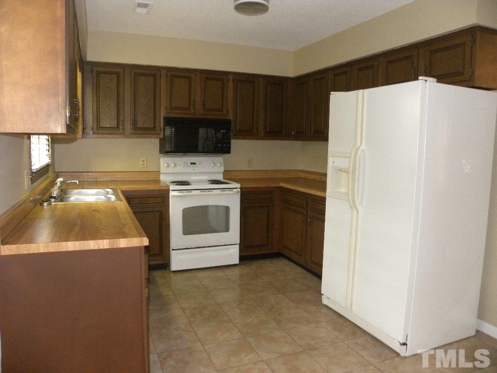 308 Chicopee Road Benson, NC 27504 - Photo 5 of 12 Gallery Image 5