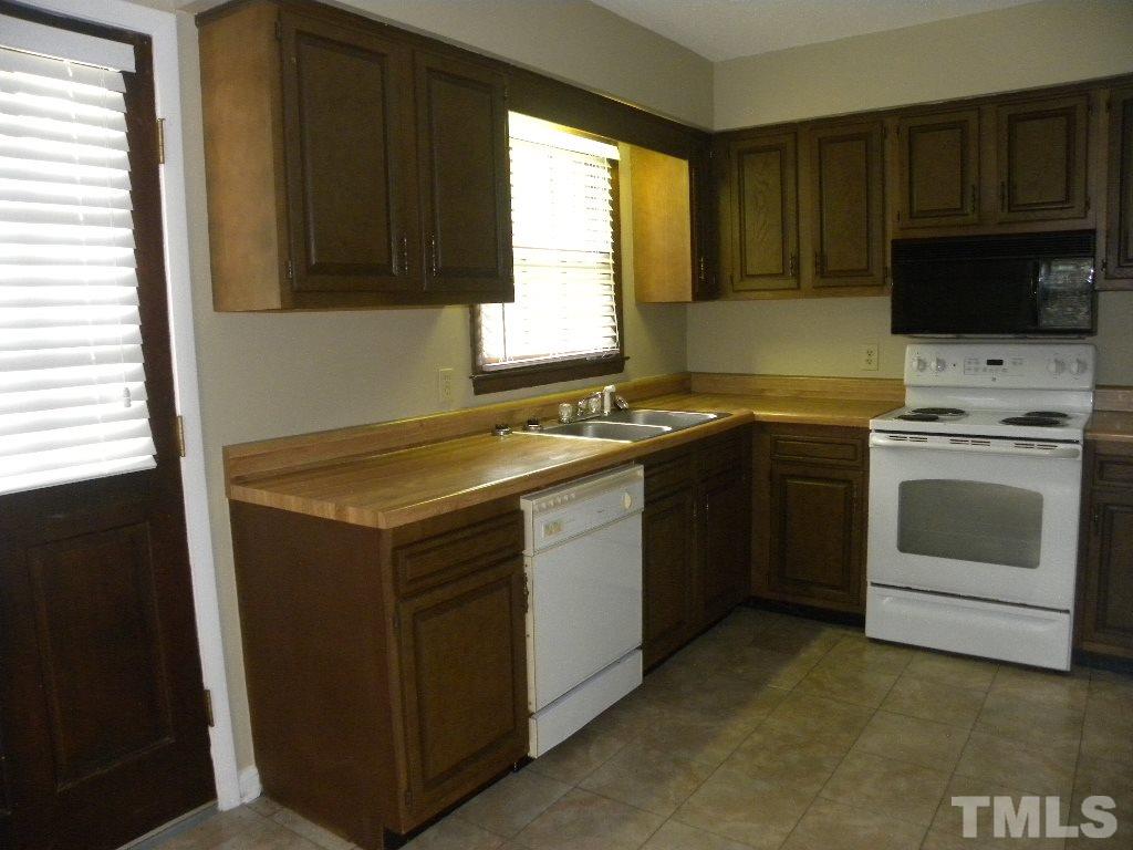 308 Chicopee Road Benson, NC 27504 - Photo 6 of 12 Gallery Image 6