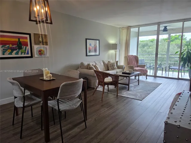 $3,000 | 9410 Poinciana Place, Unit 408, Davie, FL 33324