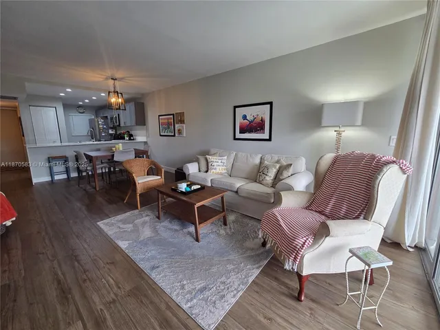 $3,000 | 9410 Poinciana Place, Unit 408, Davie, FL 33324