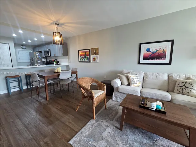 $3,000 | 9410 Poinciana Place, Unit 408, Davie, FL 33324