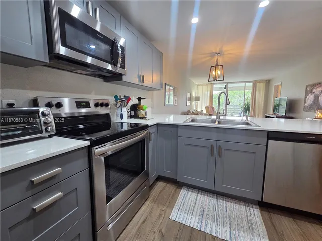 $3,000 | 9410 Poinciana Place, Unit 408, Davie, FL 33324