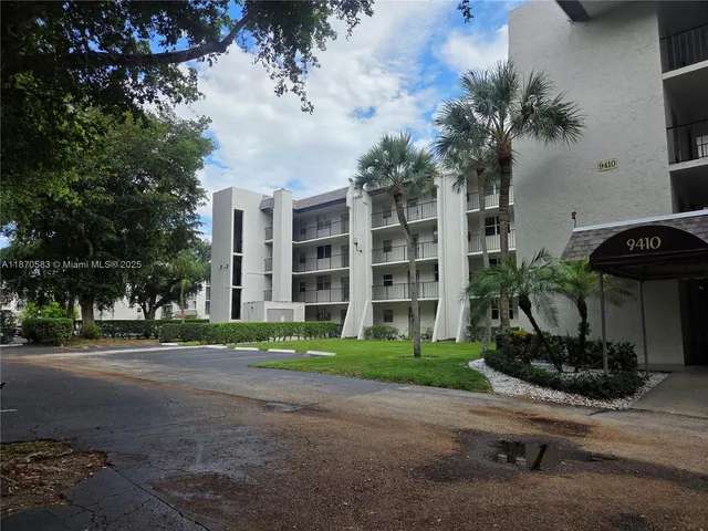 $3,000 | 9410 Poinciana Place, Unit 408, Davie, FL 33324