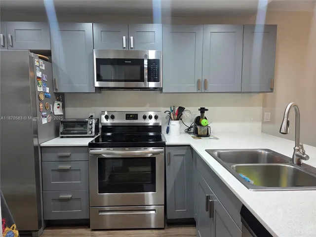 $3,000 | 9410 Poinciana Place, Unit 408, Davie, FL 33324