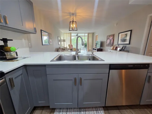 $3,000 | 9410 Poinciana Place, Unit 408, Davie, FL 33324