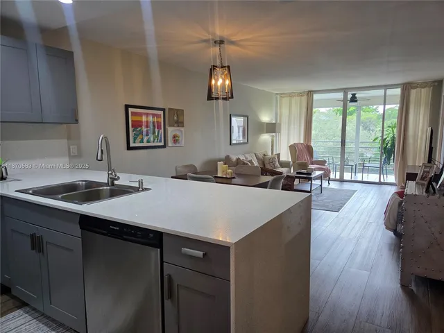 $3,000 | 9410 Poinciana Place, Unit 408, Davie, FL 33324