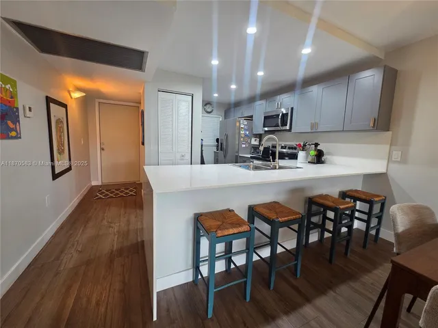 $3,000 | 9410 Poinciana Place, Unit 408, Davie, FL 33324