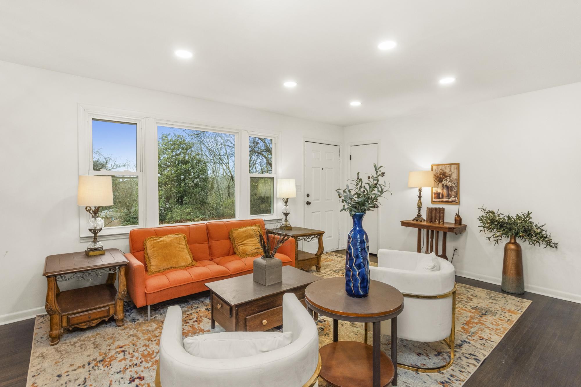 306 Kemper Drive South Madison, TN 37115 - Photo 19 of 42 a living room with patio furniture and a potted plant