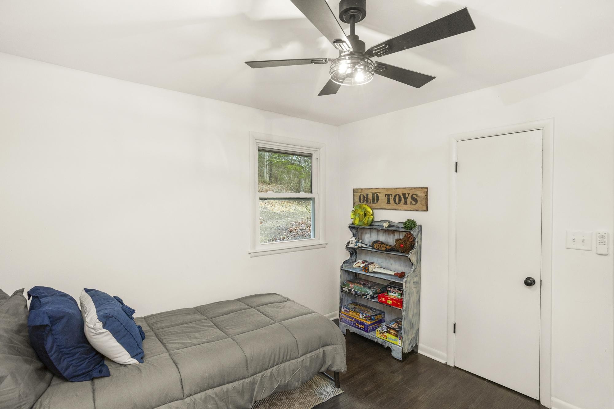 306 Kemper Drive South Madison, TN 37115 - Photo 27 of 42 a living room with furniture and a window