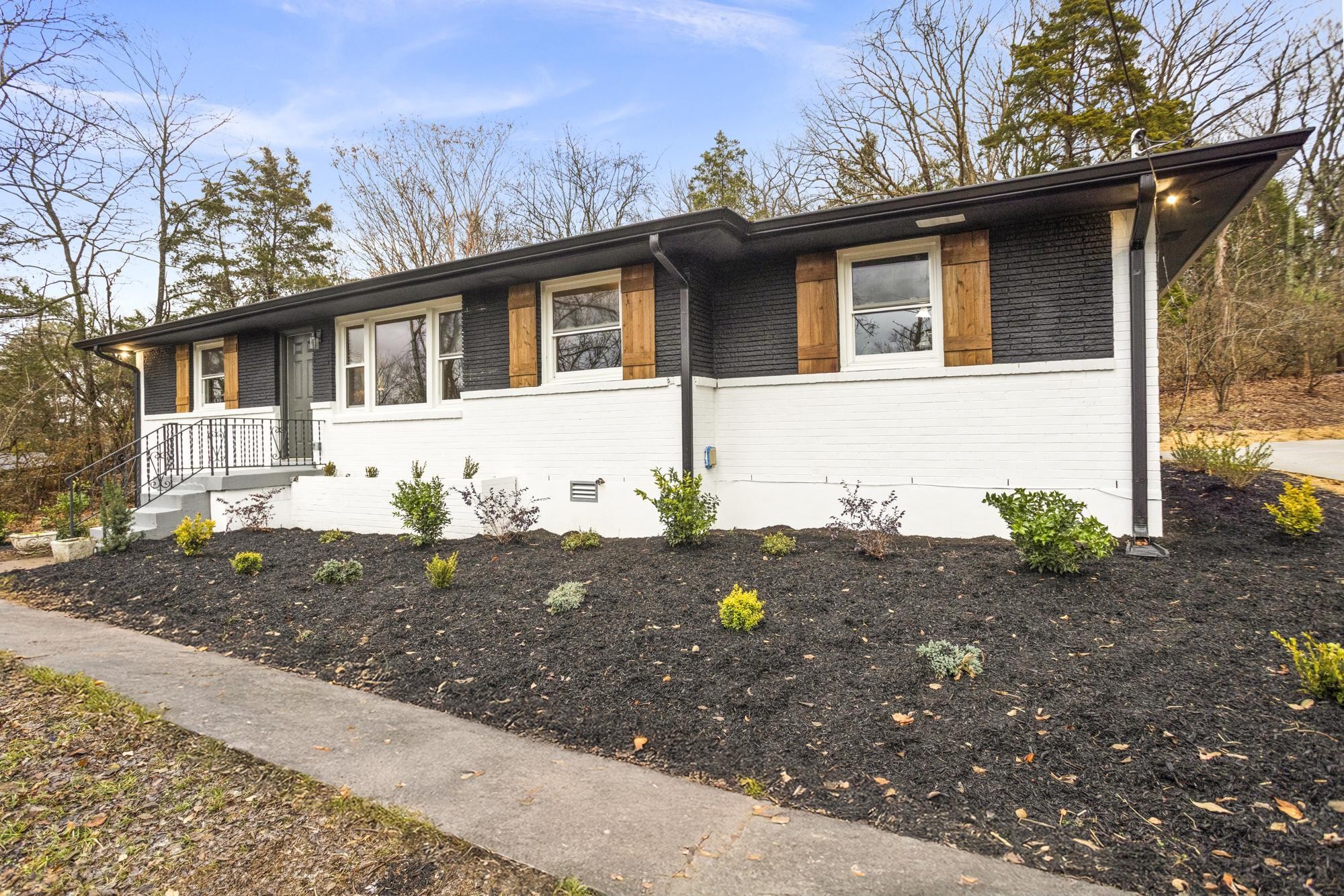 306 Kemper Drive South Madison, TN 37115 - Photo 37 of 42 a front view of a house with garden