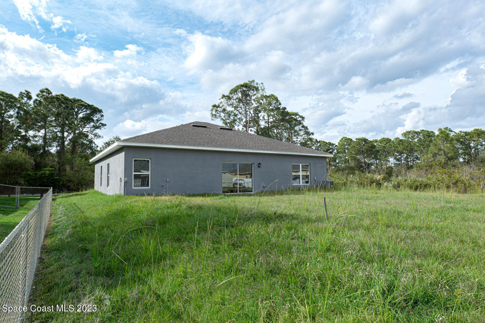 2111 THAMES RD (4 of 26)
