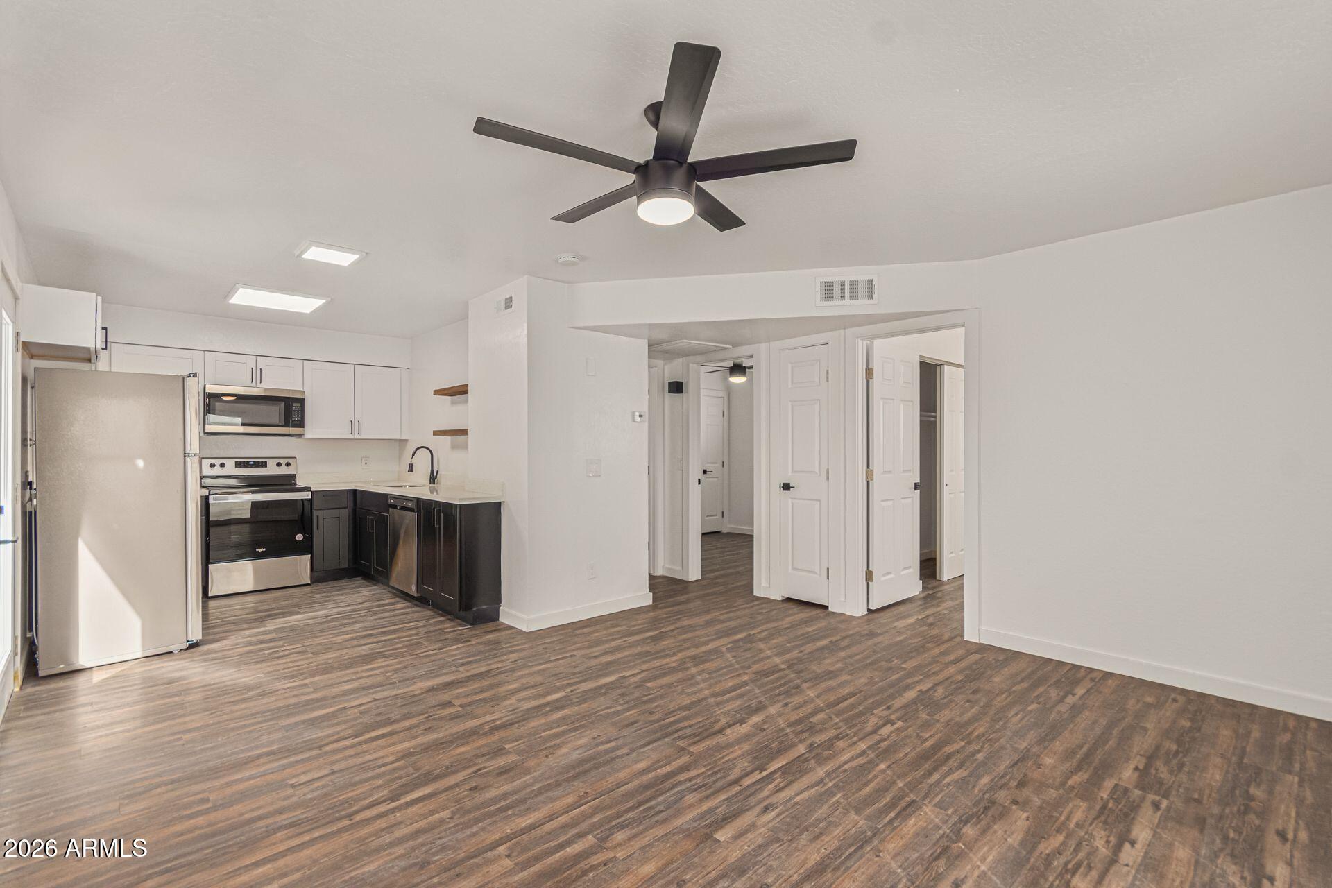 1102 East Pierce Street Phoenix, AZ 85006 - Photo 4 of 11 1102 E Pierce St_9