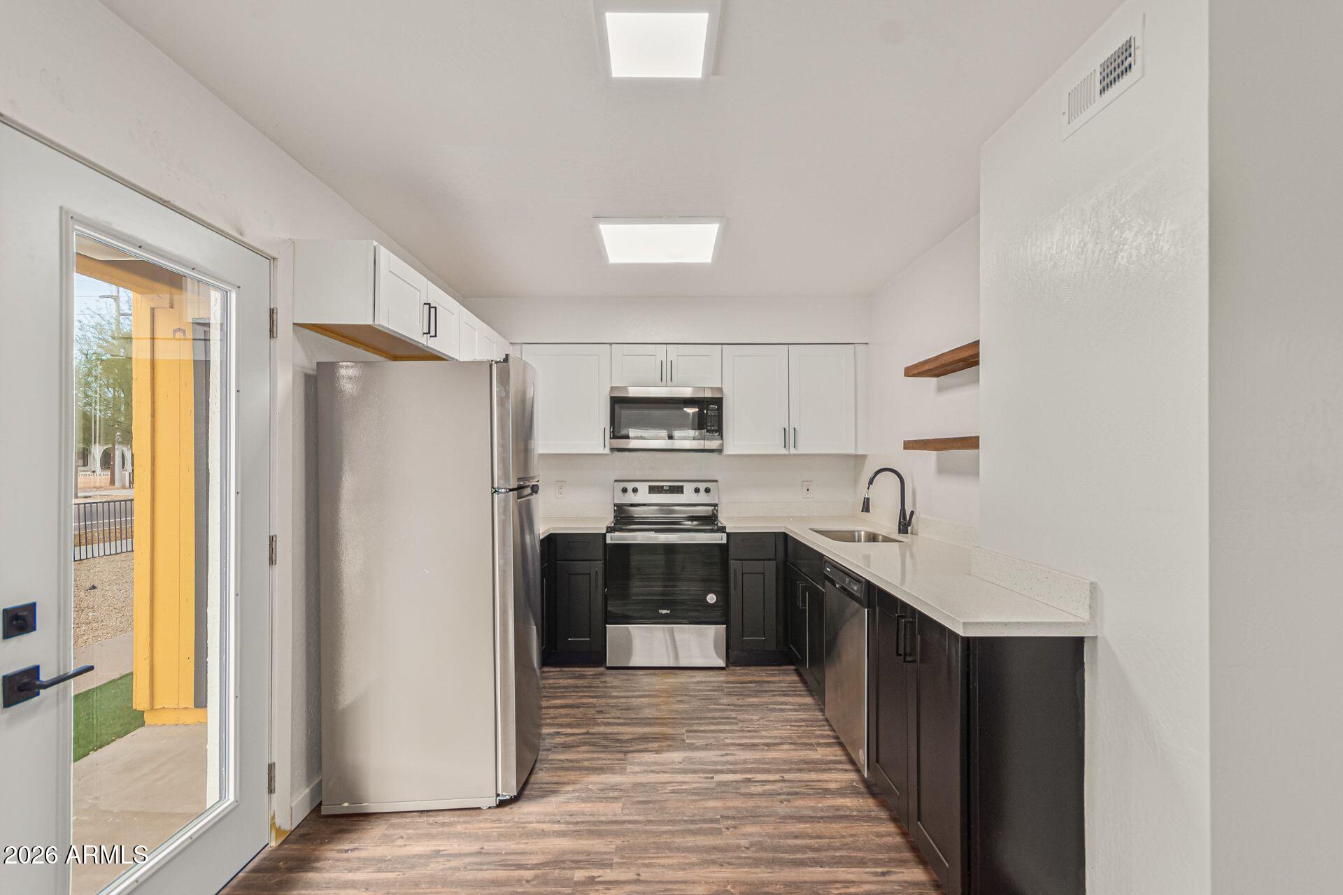 1102 East Pierce Street Phoenix, AZ 85006 - Photo 5 of 11 1102 E Pierce St_10