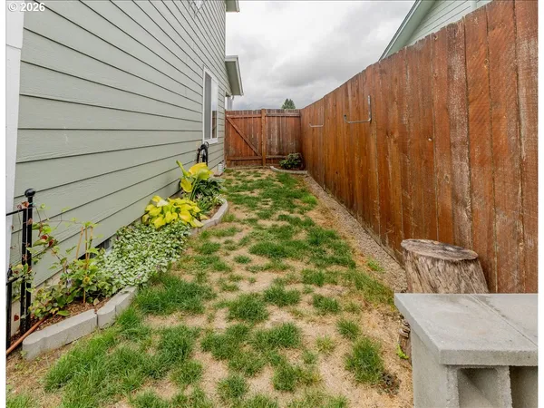 a view of a backyard with pathway