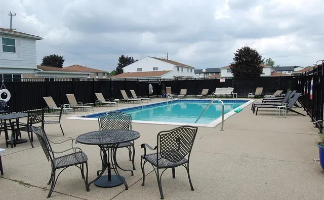 $184,900 | 37674 Colonial Drive South, Westland, MI 48185