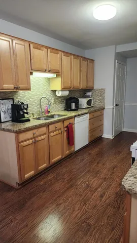 $184,900 | 37674 Colonial Drive South, Westland, MI 48185