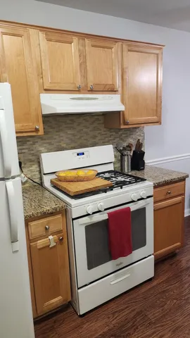 $184,900 | 37674 Colonial Drive South, Westland, MI 48185