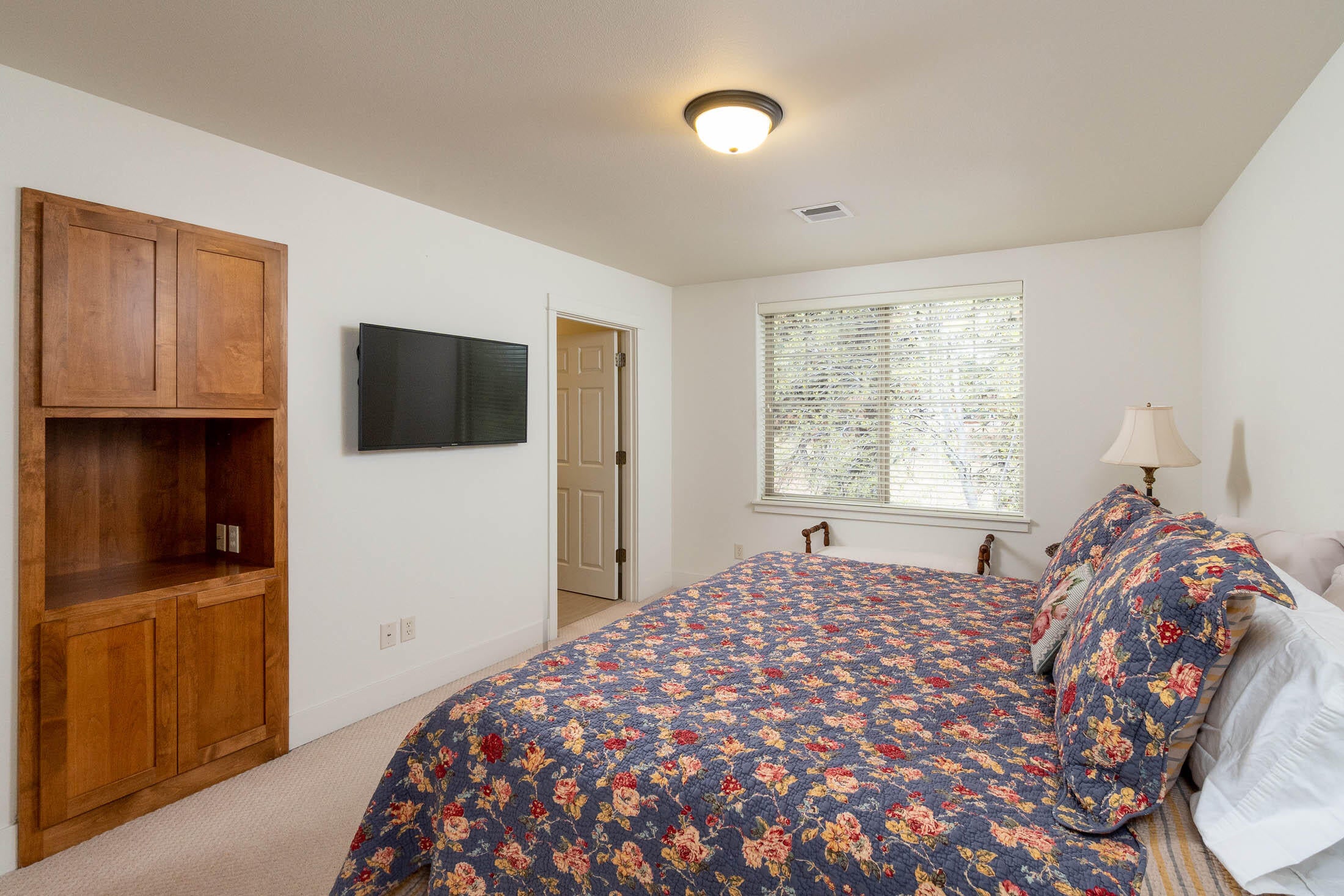 1868 Northwest Shevlin Park Road Bend, OR 97703 - Photo 10 of 19 9 primary bed