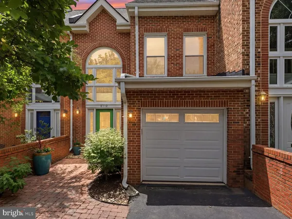 $850,000 | 2712 Kenwood Avenue, Alexandria, VA 22302