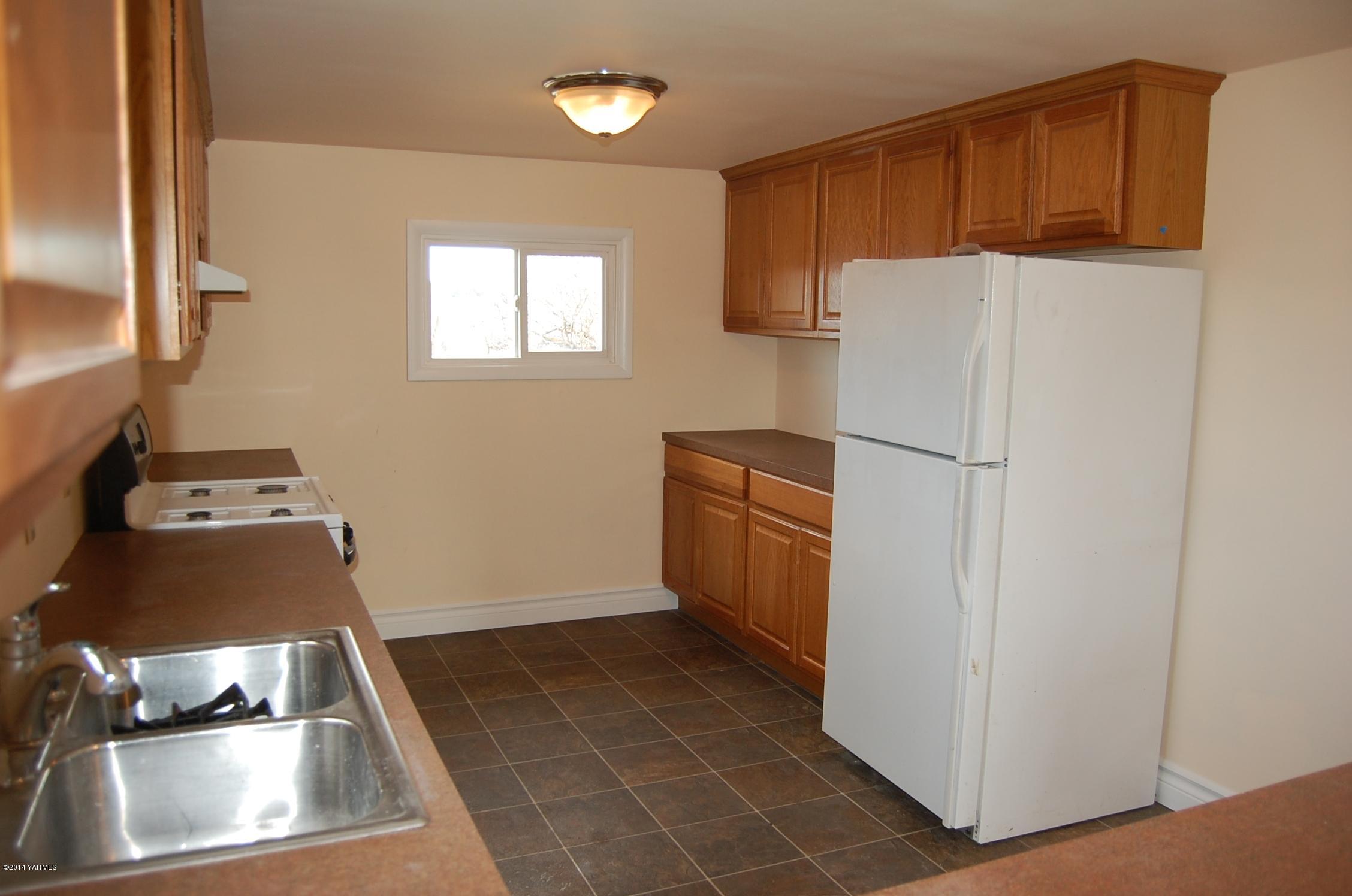8121 Naches Heights Road Yakima, WA 98908 - Photo 14 of 20 Kitchen 4
