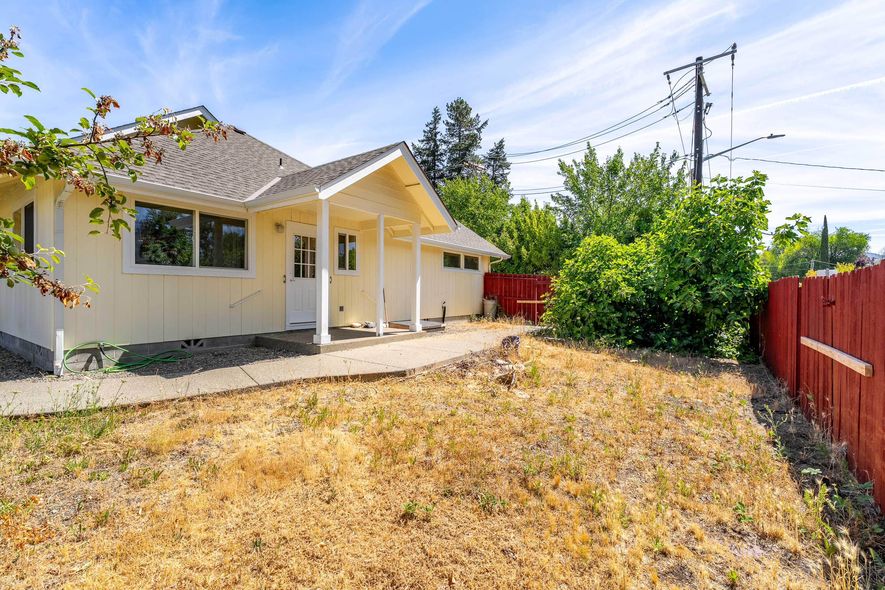 1692 Leonard Road Grants Pass, OR 97527 - Photo 33 of 36 Back View