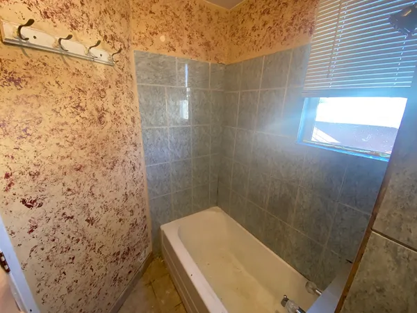 $180,000 | 15736 Lathrop Avenue, Harvey, IL 60426