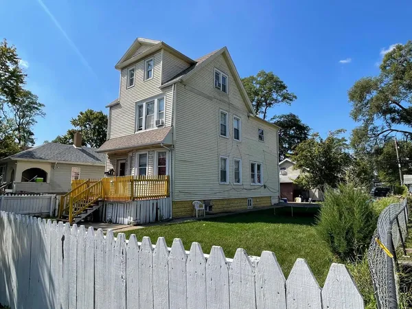 $180,000 | 15736 Lathrop Avenue, Harvey, IL 60426