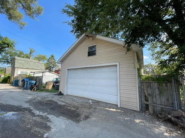 $180,000 | 15736 Lathrop Avenue, Harvey, IL 60426