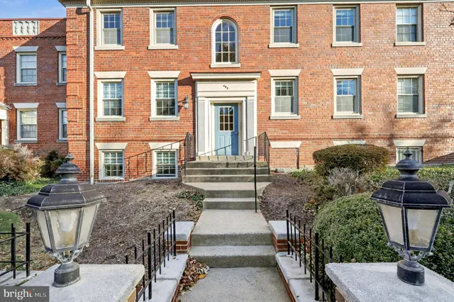 $390,000 | 603 Bashford Lane, Unit 3, Alexandria, VA 22314