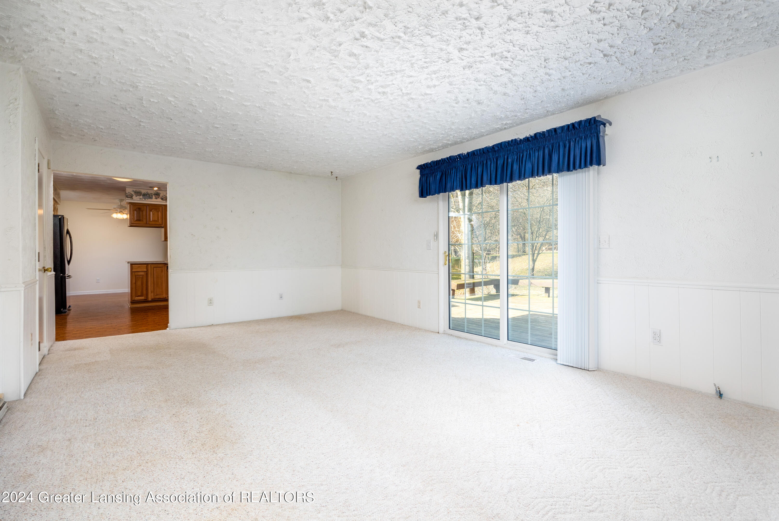2061 College Road Holt, MI 48842 - Photo 13 of 32 Living Room