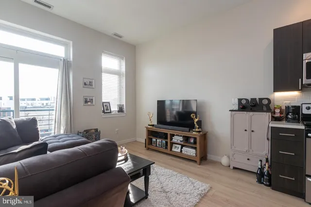 $1,595 | 18 West Girard Avenue, Unit 302, Philadelphia, PA 19123