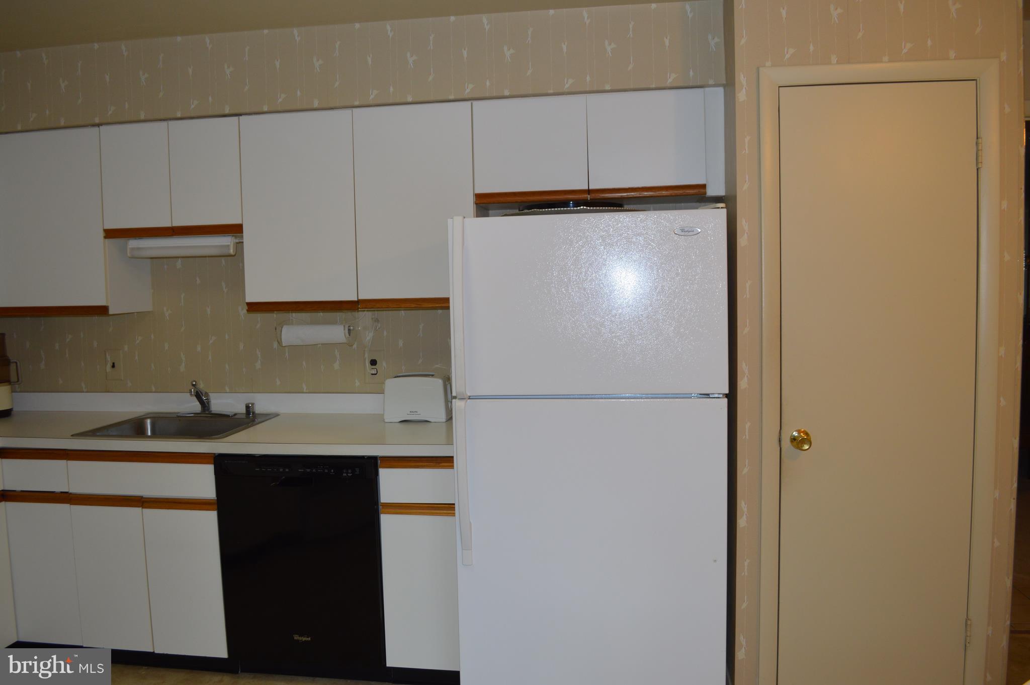 3021 Fallstaff Road, Unit 202B Baltimore, MD 21209 - Photo 5 of 24 Kitchen