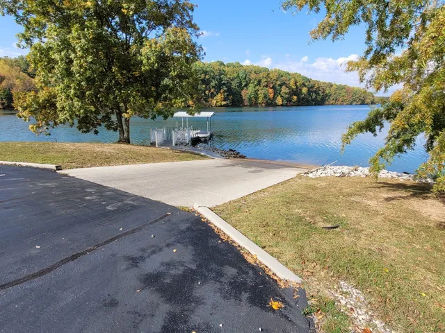 a view of back yard of the house
