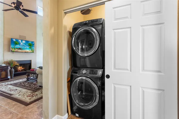 a bed room with two bed and a closet