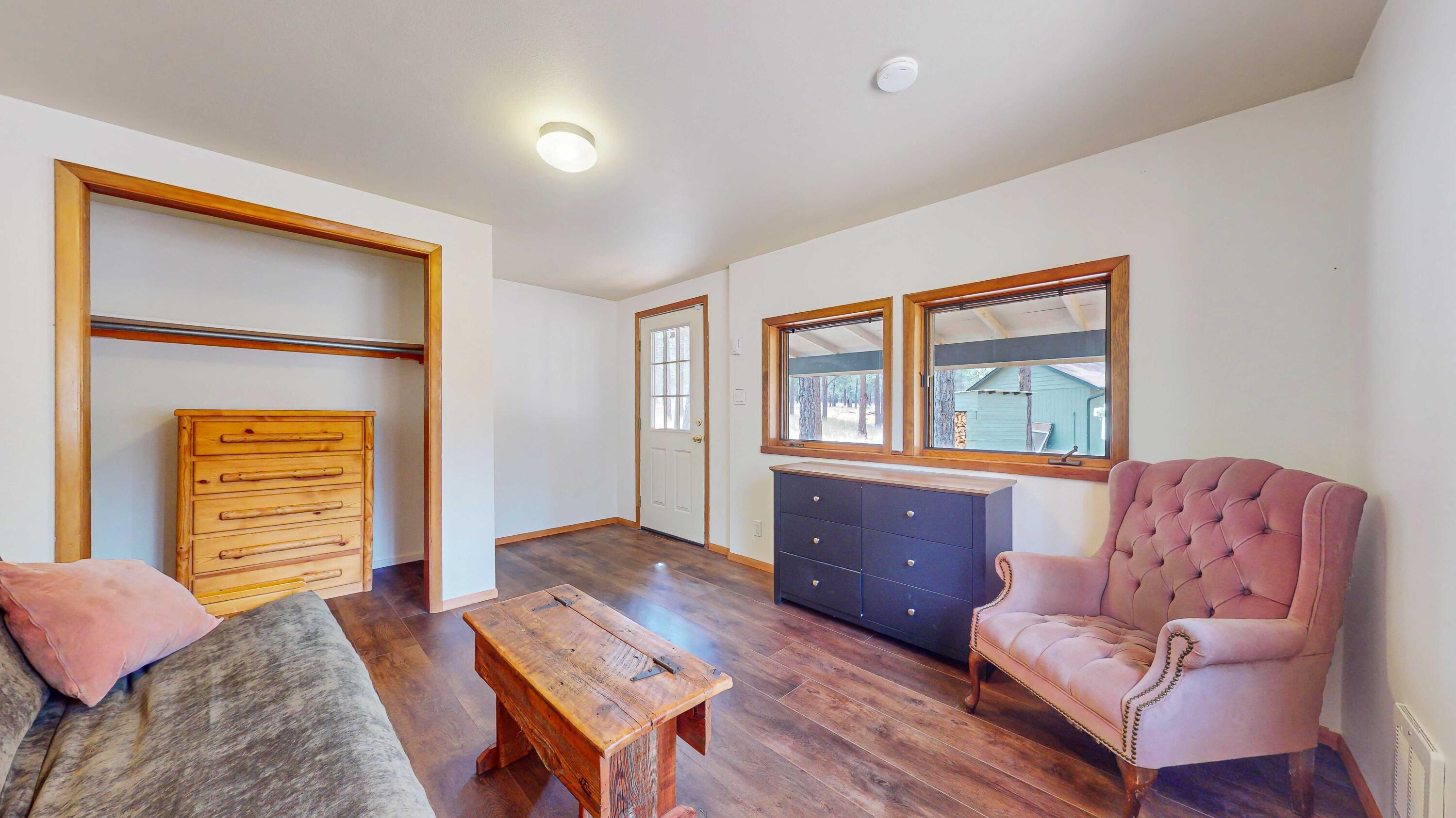 69370 Green Ridge Loop Sisters, OR 97759 - Photo 22 of 39 Guest house/studio