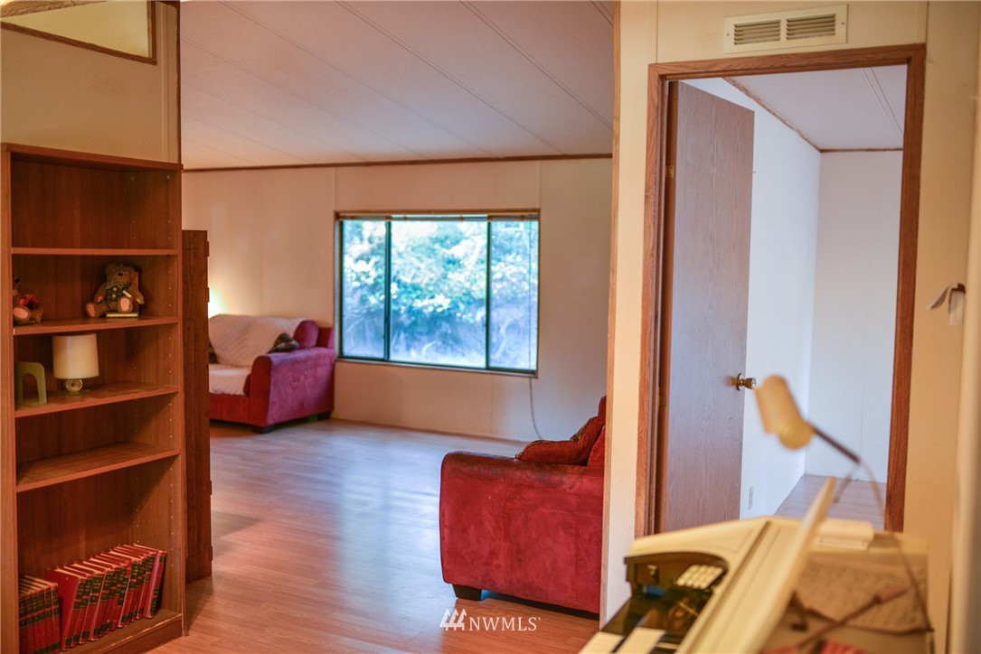 4673 Julian Road Southwest Port Orchard, WA 98367 - Photo 11 of 24 Gallery Image 11