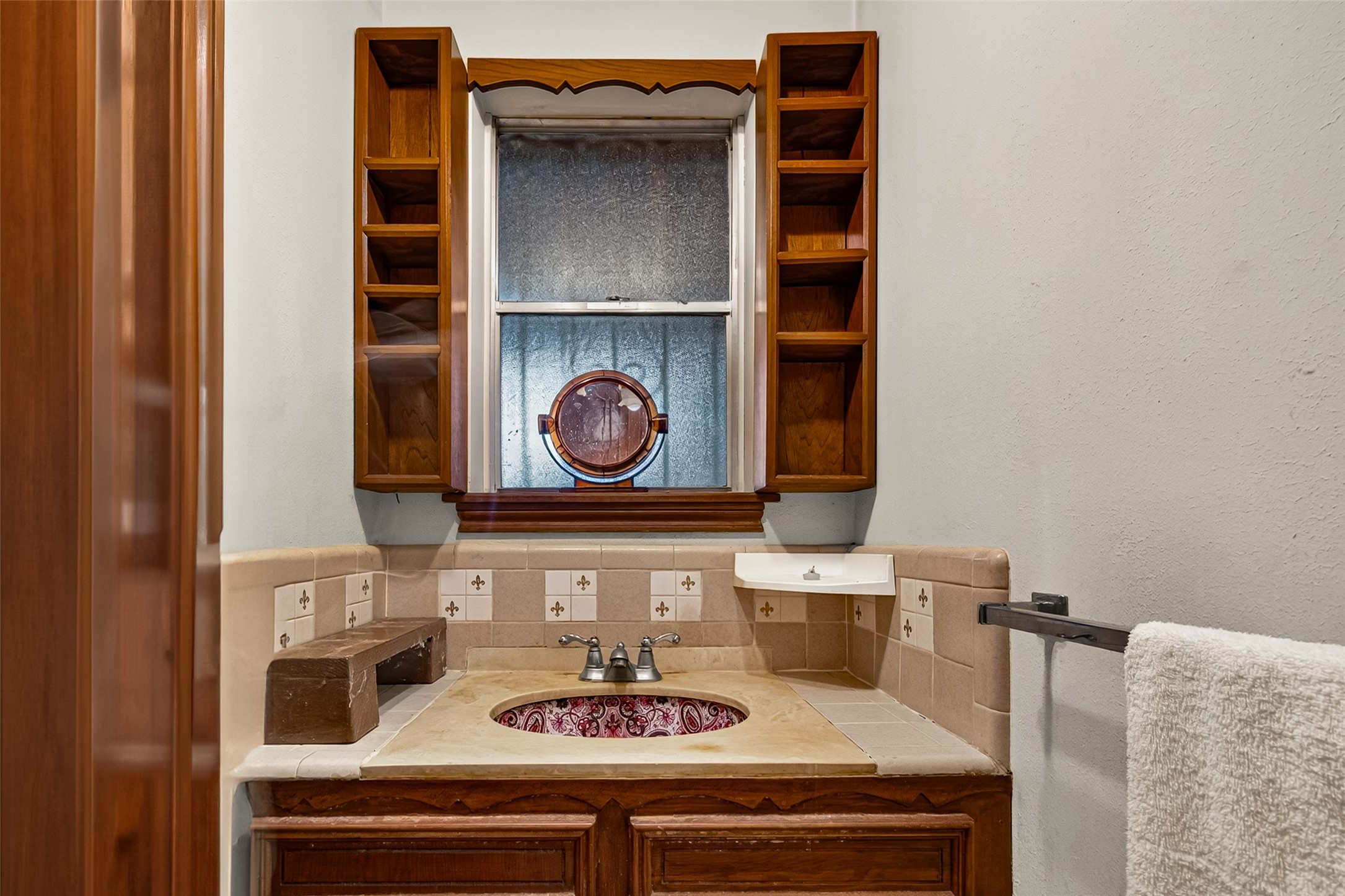 5311 Alba Road Houston, TX 77091 - Photo 10 of 27 Half bath off Laundry and kitchen.