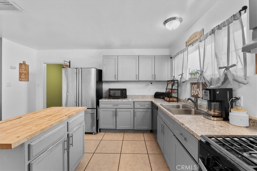 1417 West Marshall Boulevard San Bernardino, CA 92405 - Photo 14 of 39 a kitchen with a sink stove and refrigerator