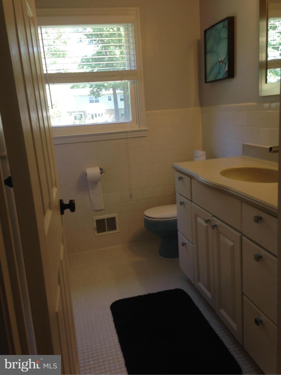 8645 Gateshead Road Alexandria, VA 22309 - Photo 9 of 29 Bath