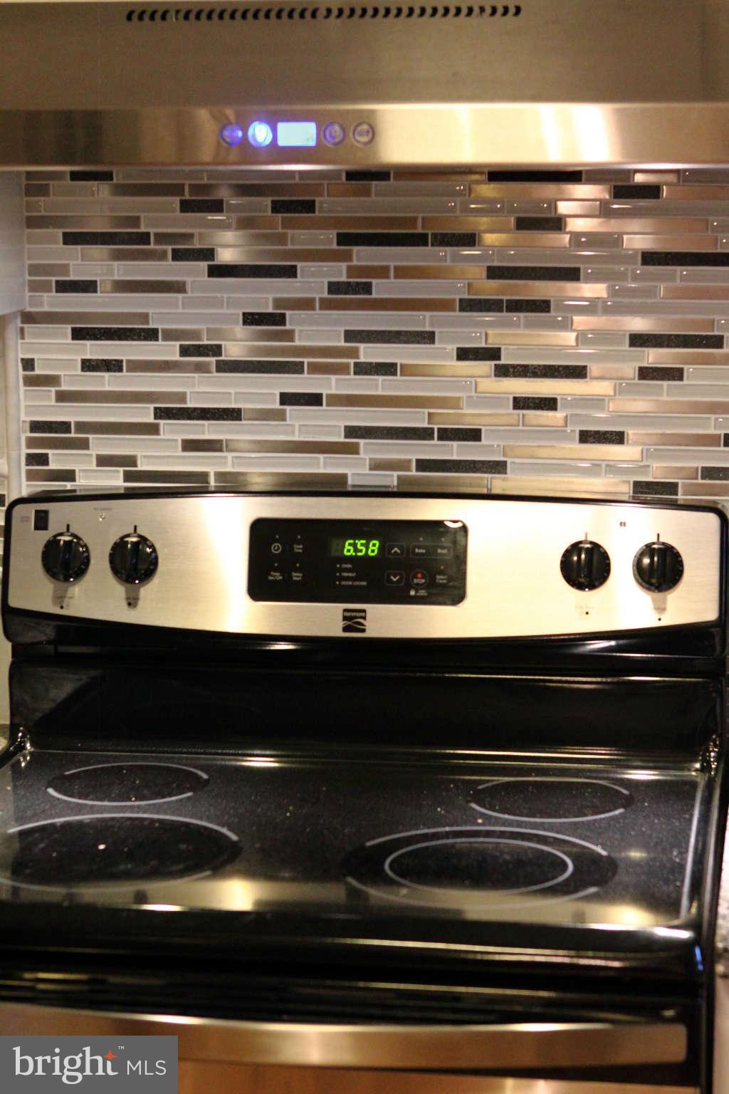 9511 Sweet Grass Ridge Columbia, MD 21046 - Photo 8 of 30 Glass flat top stove
