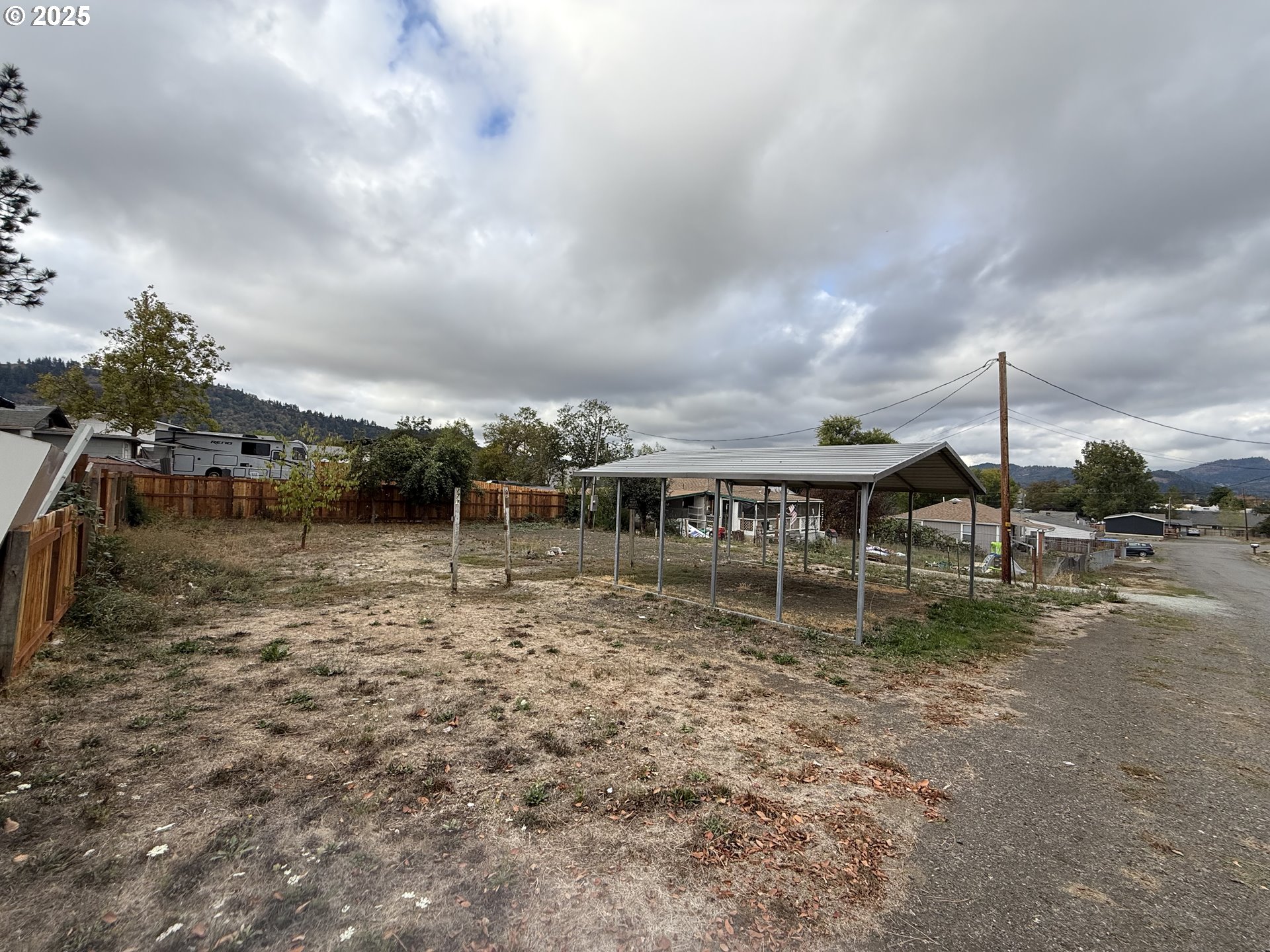 271 Southeast Robinson Street Winston, OR 97496 - Photo 4 of 20