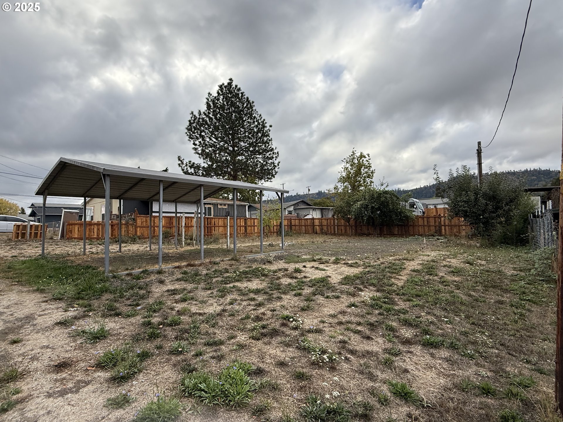 271 Southeast Robinson Street Winston, OR 97496 - Photo 5 of 20