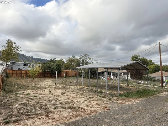 $80,000 | 271 Southeast Robinson Street, Winston, OR 97496