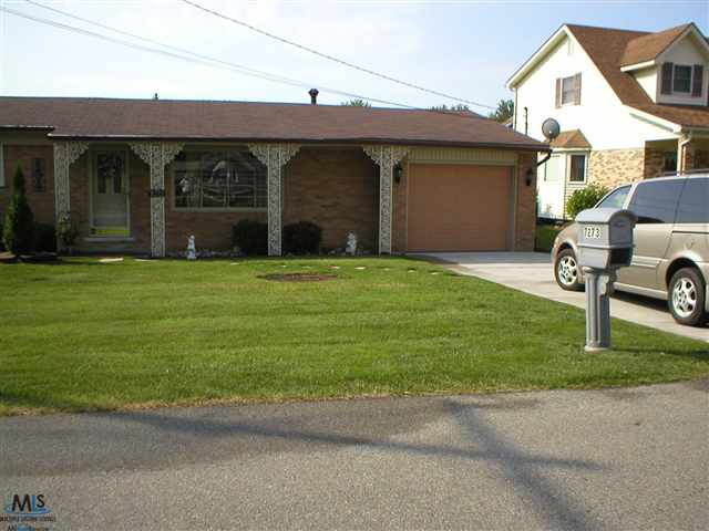 7273 Cardinal Road Algonac, MI 48001 - Photo 6 of 17 31107921-5.JPG